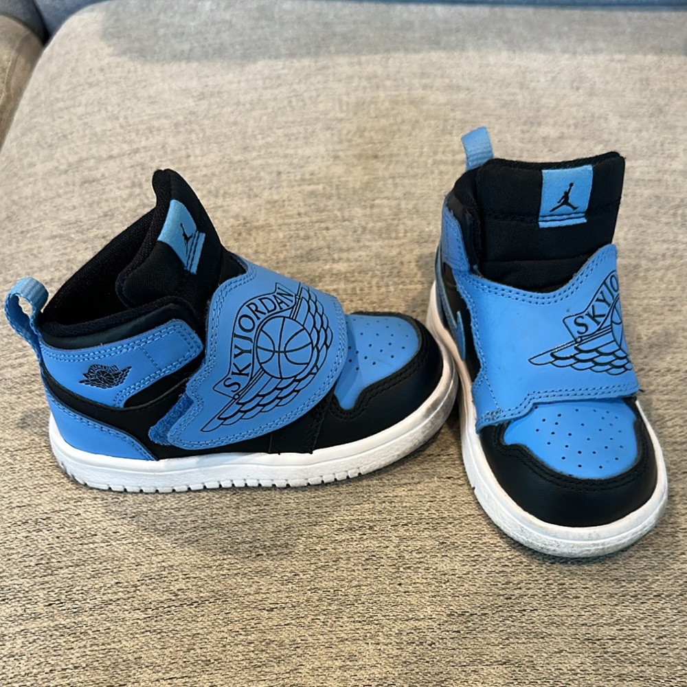 Size 7 toddler Jordans